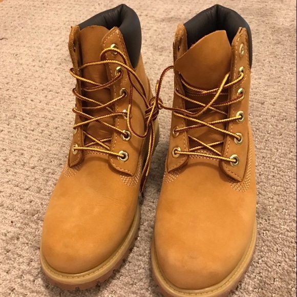 Classic Women’s Timberland - Wheat (7) - Picture 2 of 9